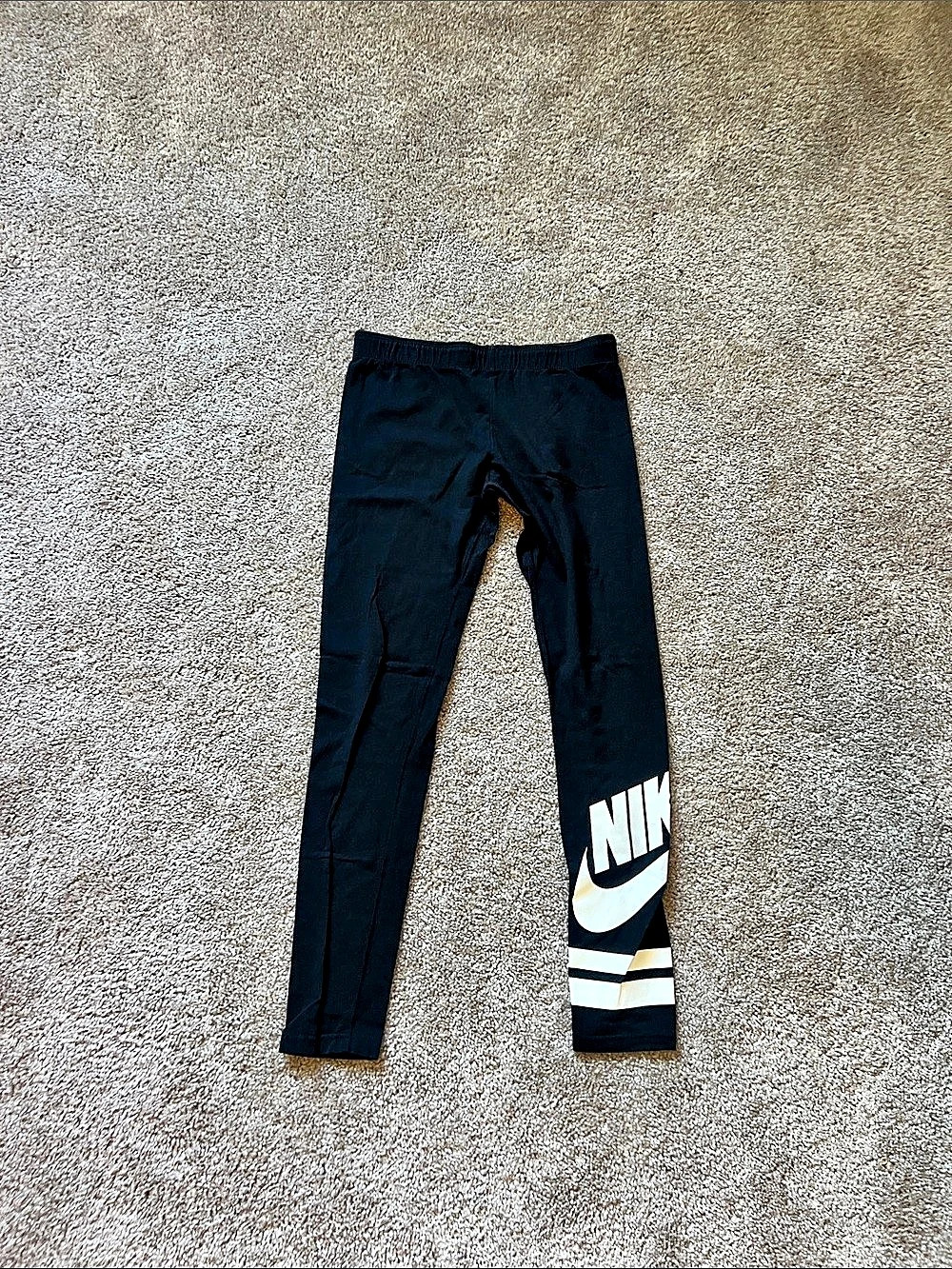 Nike Sportswear Graphic Leggings Black & White girls Size XL. Worn once!